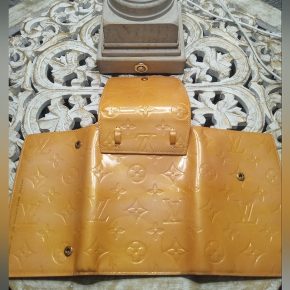 Sale ~ Louis Vuitton Vernis Walker Wallet Crossbody - 100% Authentic - Picture 2 of 9
